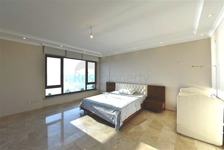 Spacious two-bedroom apartment on the first coastline