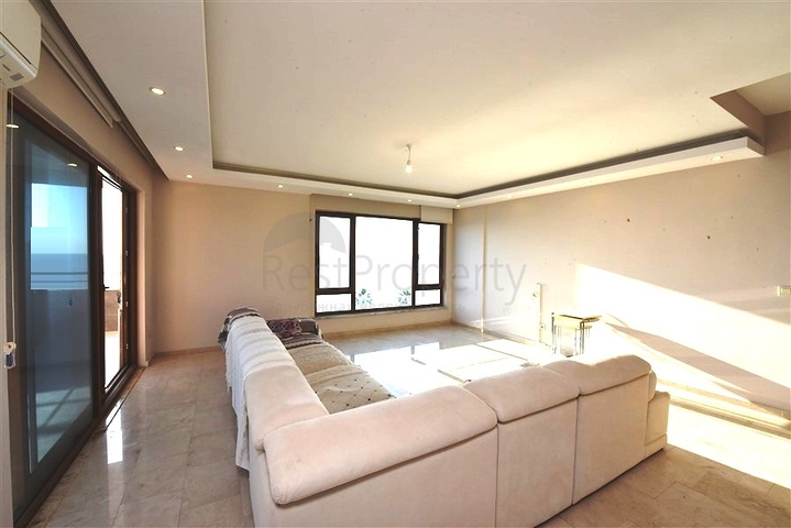 Spacious two-bedroom apartment on the first coastline