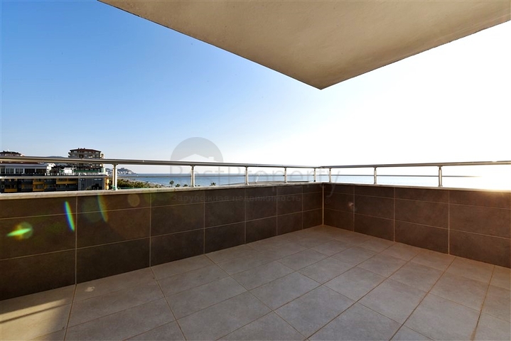 Spacious two-bedroom apartment on the first coastline