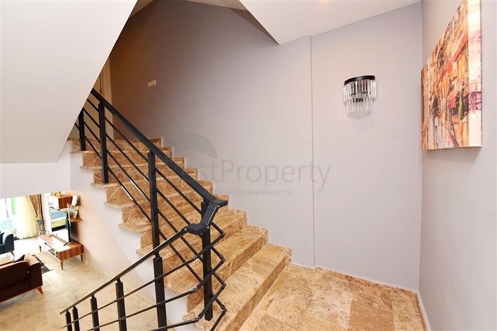 5+1 villa in the central area of Alanya