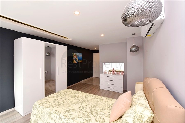 5+1 villa in the central area of Alanya