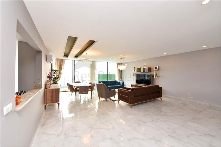 5+1 villa in the central area of Alanya