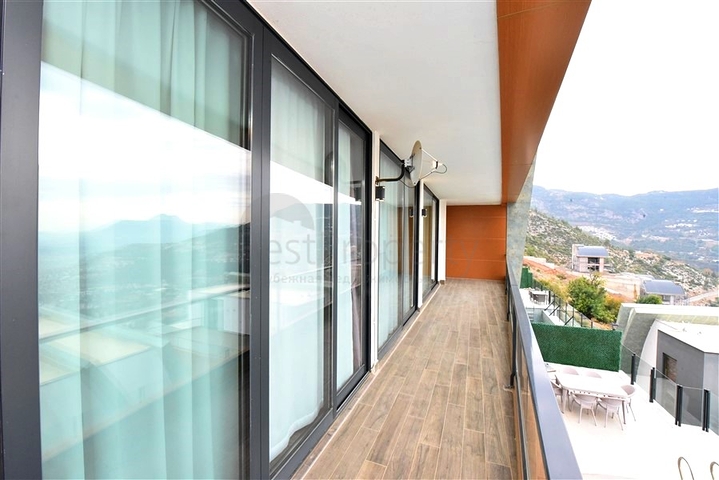 5+1 villa in the central area of Alanya