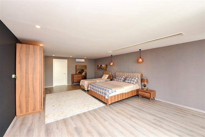 5+1 villa in the central area of Alanya