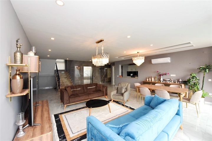 5+1 villa in the central area of Alanya