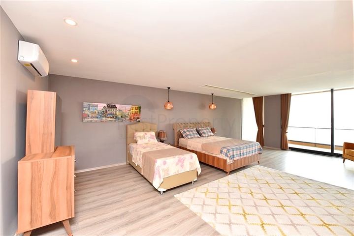 5+1 villa in the central area of Alanya