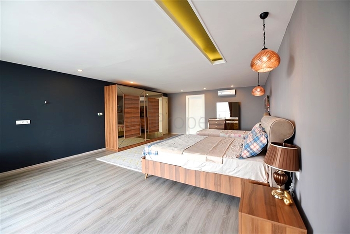 5+1 villa in the central area of Alanya