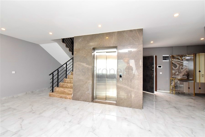 5+1 villa in the central area of Alanya