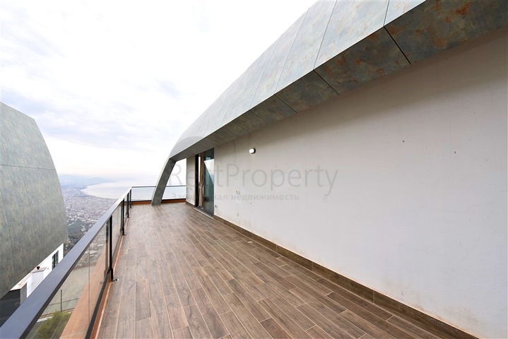 5+1 villa in the central area of Alanya