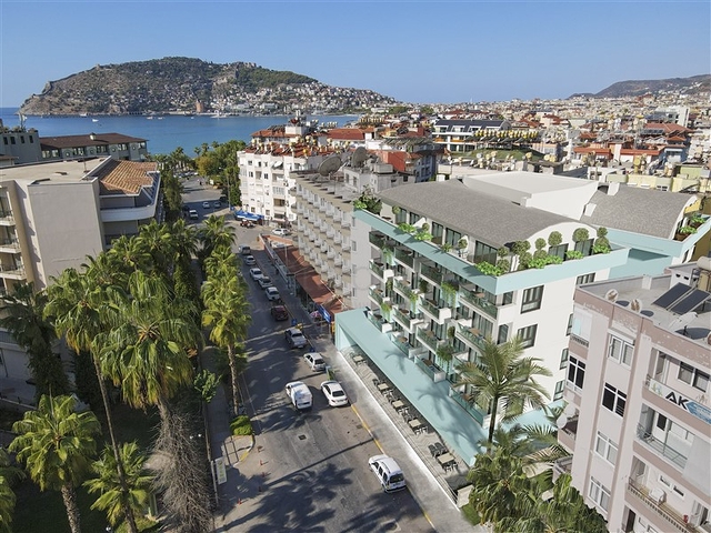 An investment project in the center of Alanya, 200 m from the sea 
