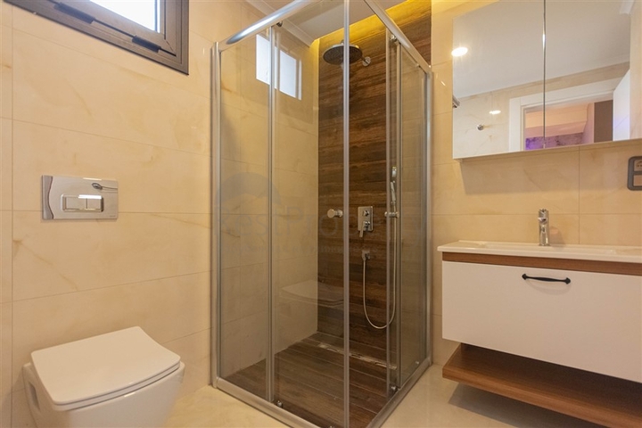 Furnished 2+1 apartment on the first coastline in Mahmutlar