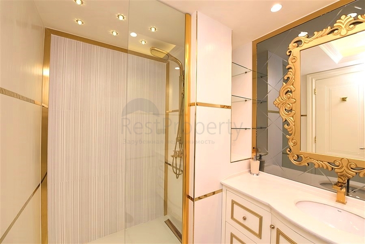 2+1 apartment in a top complex in the center of Alanya