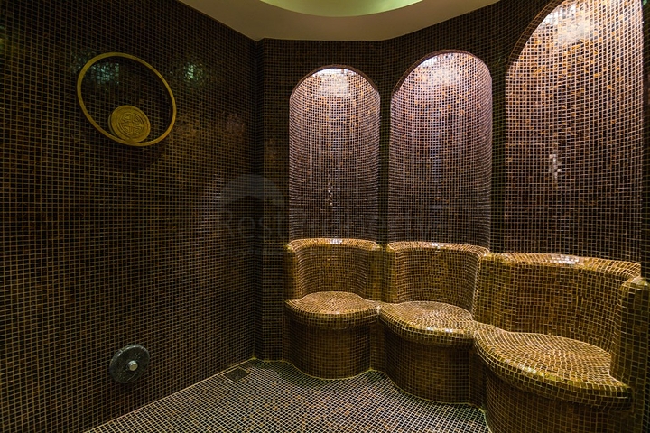 2+1 apartment in a top complex in the center of Alanya