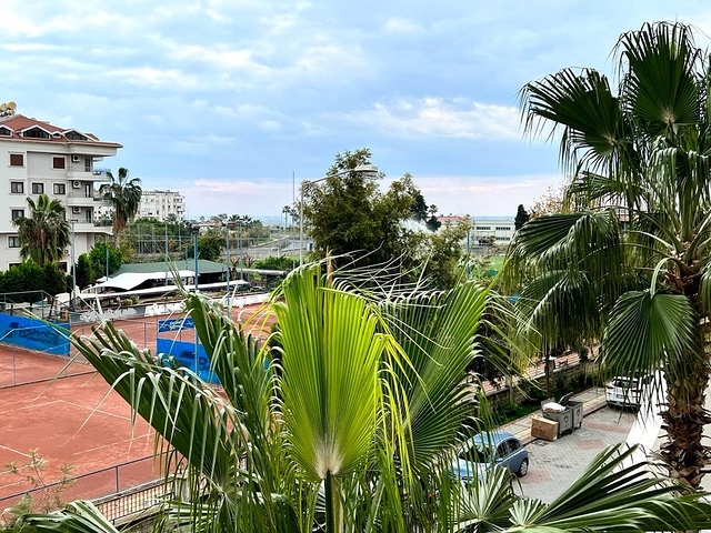 2+1 apartment in a top complex in the center of Alanya