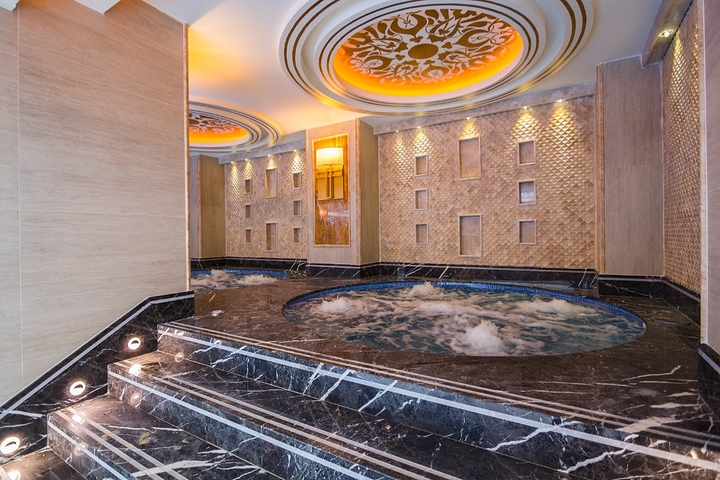 2+1 apartment in a top complex in the center of Alanya