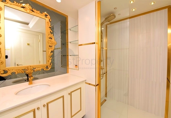 2+1 apartment in a top complex in the center of Alanya