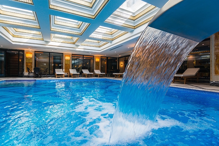 2+1 apartment in a top complex in the center of Alanya