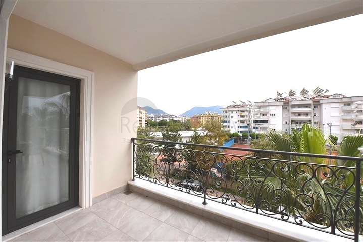 2+1 apartment in a top complex in the center of Alanya
