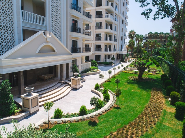 2+1 apartment in a top complex in the center of Alanya