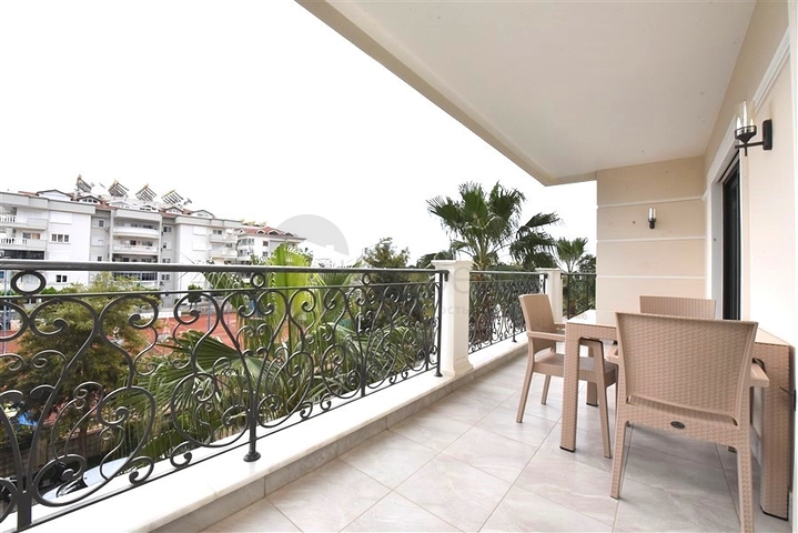 2+1 apartment in a top complex in the center of Alanya