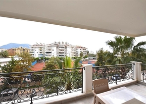 2+1 apartment in a top complex in the center of Alanya