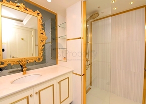 2+1 apartment in a top complex in the center of Alanya