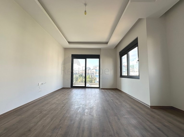 The apartment has a 2+1 layout with a separate kitchen