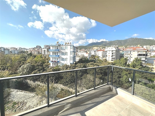 The apartment has a 2+1 layout with a separate kitchen