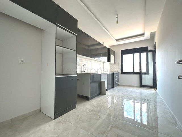 The apartment has a 2+1 layout with a separate kitchen