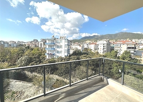 The apartment has a 2+1 layout with a separate kitchen