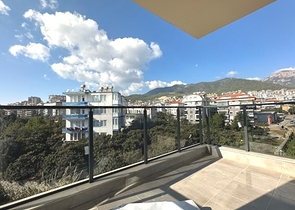 The apartment has a 2+1 layout with a separate kitchen