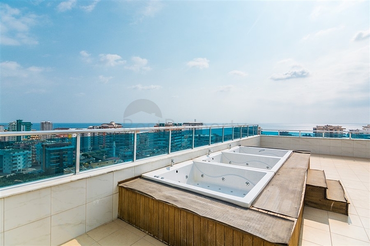 Three-bedroom penthouse in a residential complex with infrastructure