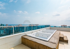 Three-bedroom penthouse in a residential complex with infrastructure