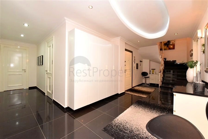 7+1 apartment with separate kitchen in Jikjili district