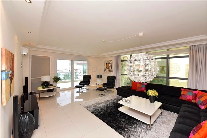 7+1 apartment with separate kitchen in Jikjili district