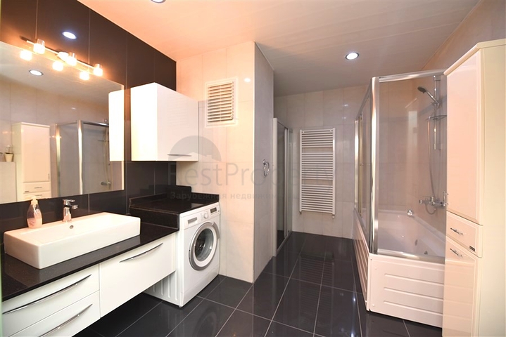 7+1 apartment with separate kitchen in Jikjili district