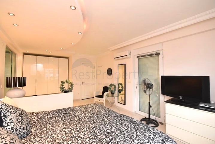 7+1 apartment with separate kitchen in Jikjili district