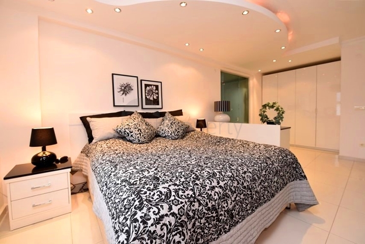 7+1 apartment with separate kitchen in Jikjili district