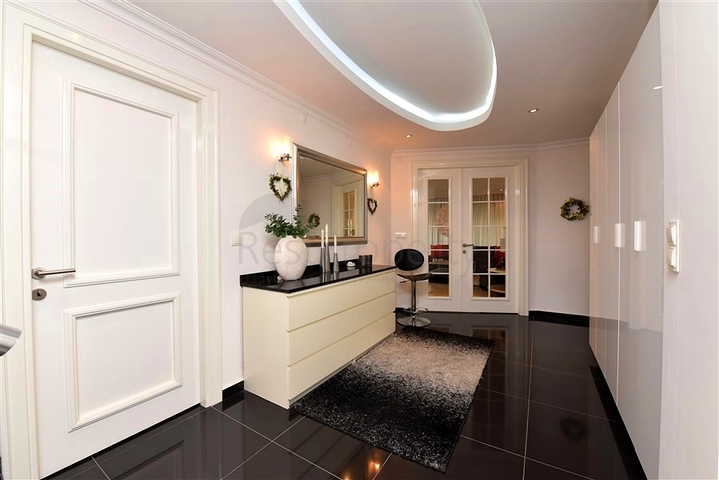 7+1 apartment with separate kitchen in Jikjili district