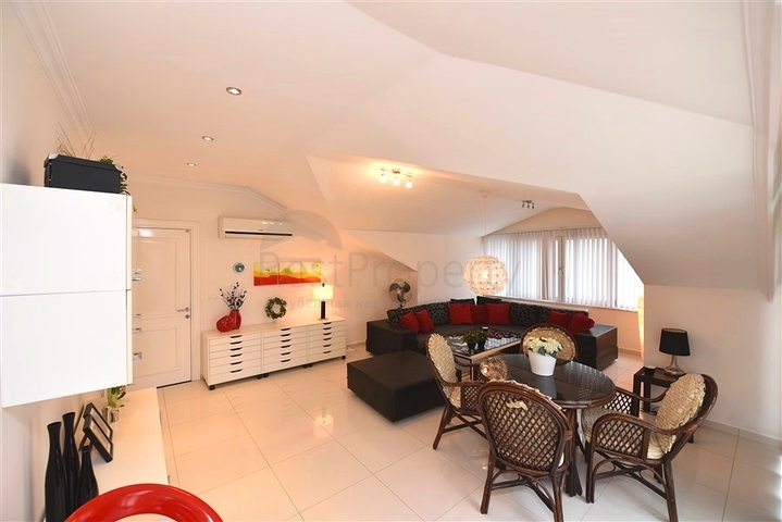 7+1 apartment with separate kitchen in Jikjili district