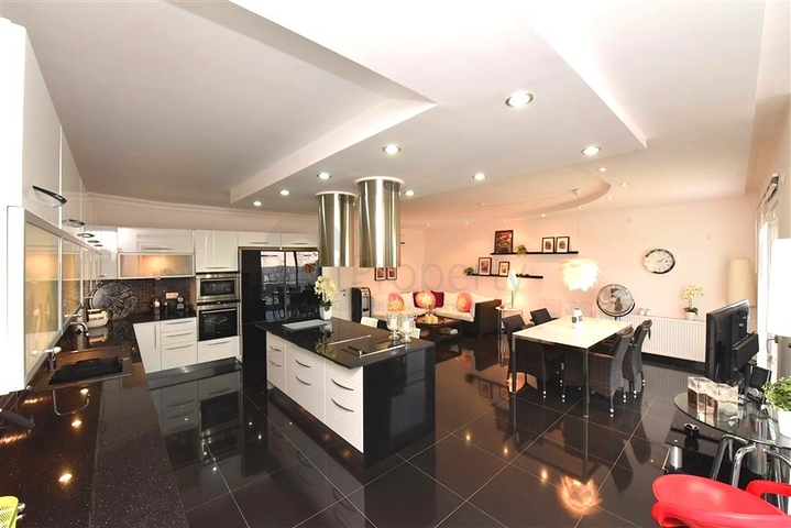 7+1 apartment with separate kitchen in Jikjili district