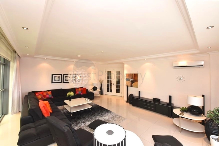 7+1 apartment with separate kitchen in Jikjili district