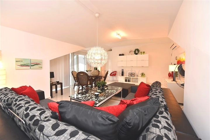 7+1 apartment with separate kitchen in Jikjili district