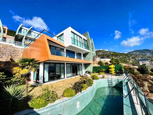 5+1 villa with stunning views of Alanya