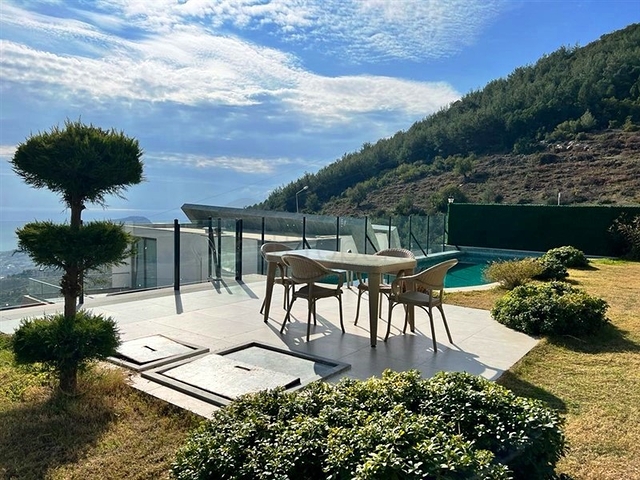 5+1 villa with stunning views of Alanya