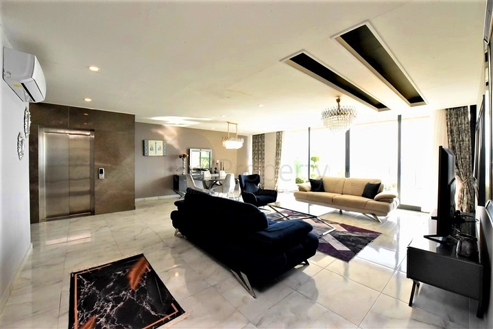 5+1 villa with stunning views of Alanya