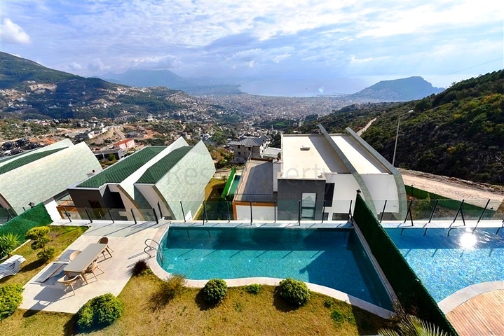 5+1 villa with stunning views of Alanya