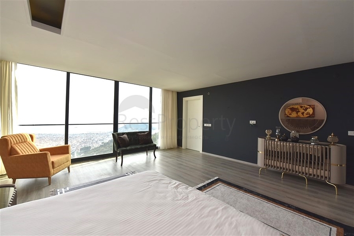 Three-storey 5+1 villa in the very center of Alanya