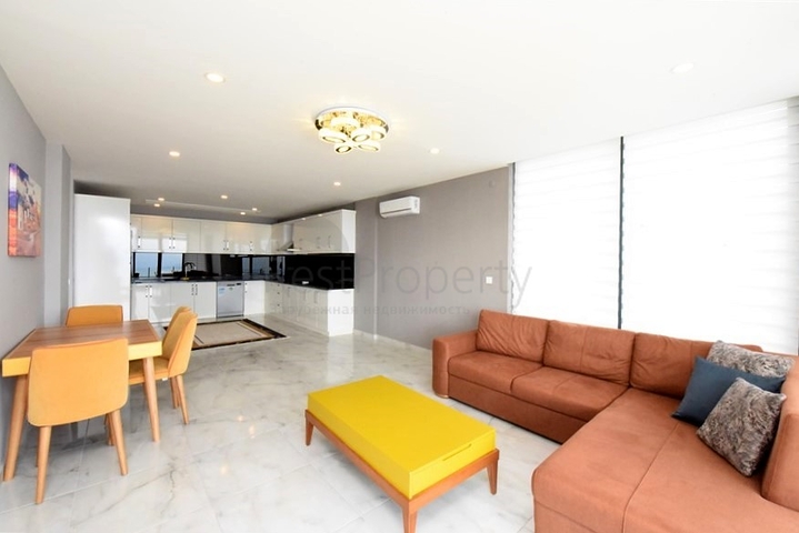 Three-storey 5+1 villa in the very center of Alanya