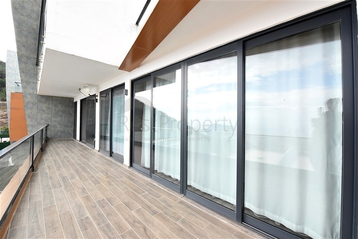 Three-storey 5+1 villa in the very center of Alanya